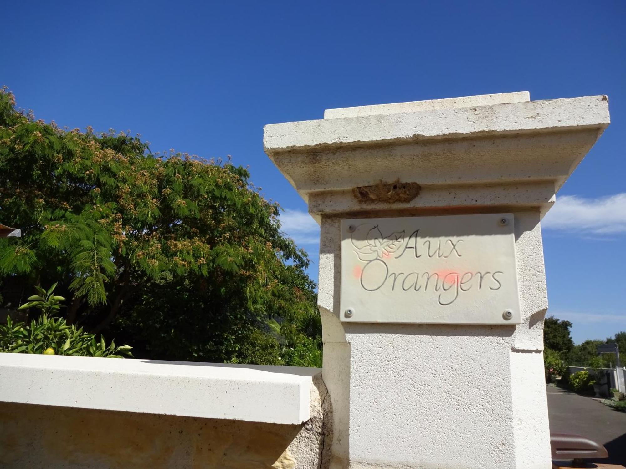 Aux Orangers Hotel Luxe ภายนอก รูปภาพ